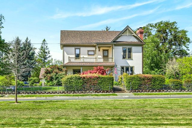 1002 NW Washington Boulevard, Grants Pass, OR 97526