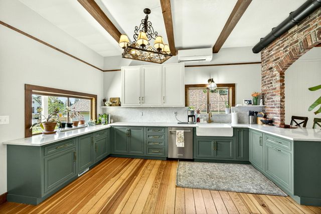 1002 NW Washington Boulevard, Grants Pass, OR 97526