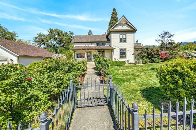 1002 NW Washington Boulevard, Grants Pass, OR 97526