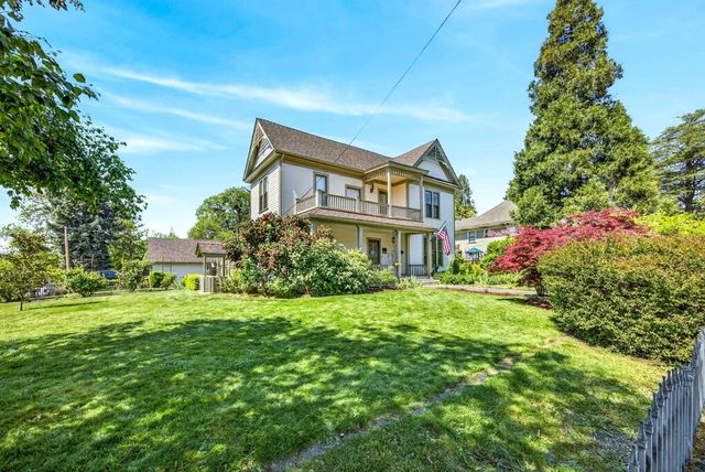 1002 NW Washington Boulevard, Grants Pass, OR 97526