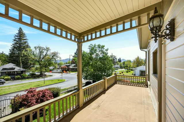 1002 NW Washington Boulevard, Grants Pass, OR 97526