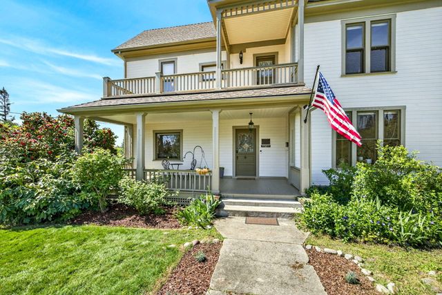 1002 NW Washington Boulevard, Grants Pass, OR 97526