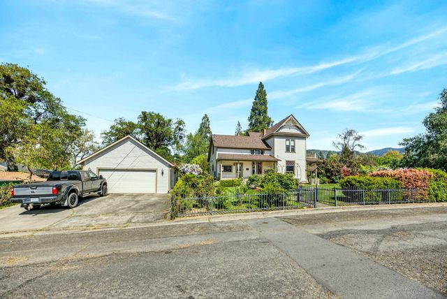 1002 NW Washington Boulevard, Grants Pass, OR 97526