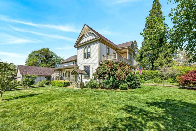 1002 NW Washington Boulevard, Grants Pass, OR 97526