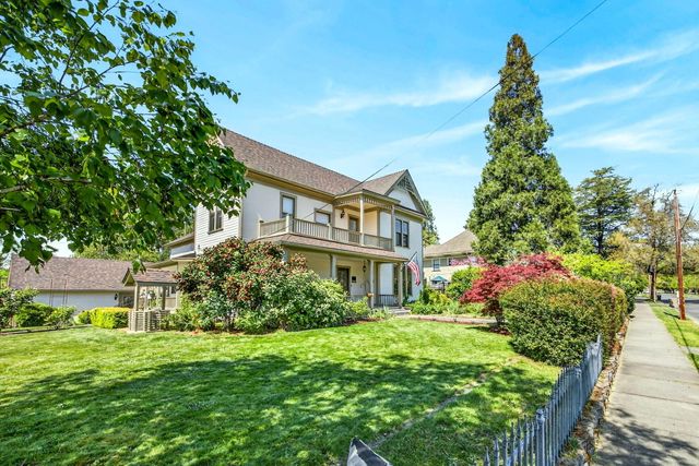 1002 NW Washington Boulevard, Grants Pass, OR 97526
