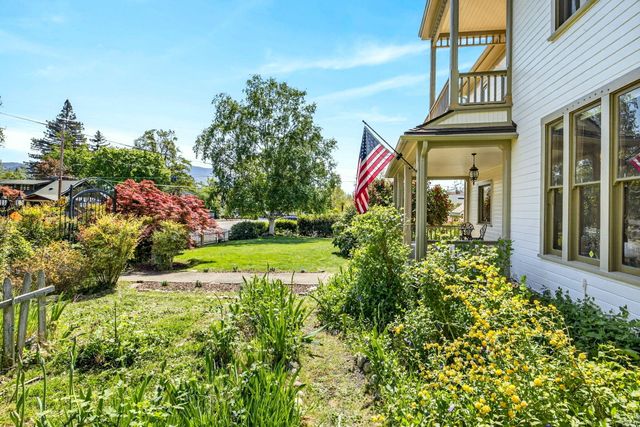 1002 NW Washington Boulevard, Grants Pass, OR 97526