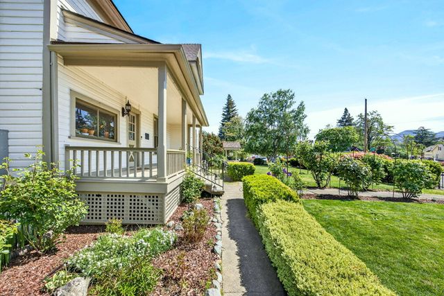 1002 NW Washington Boulevard, Grants Pass, OR 97526