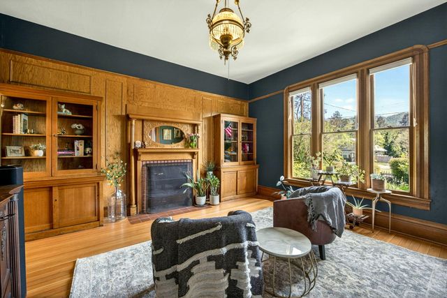 1002 NW Washington Boulevard, Grants Pass, OR 97526