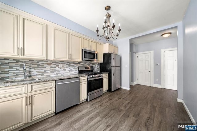 678 Anderson Avenue, Cliffside Park, NJ 07010