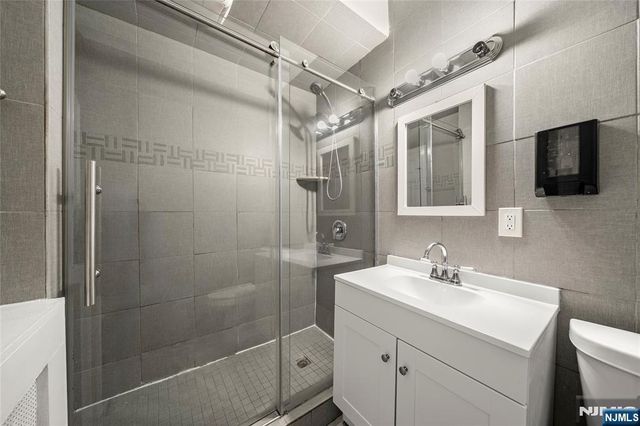 678 Anderson Avenue, Cliffside Park, NJ 07010
