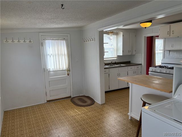 285 Barnsdale Avenue, West Seneca, NY 14224