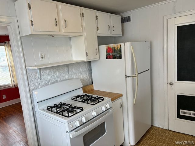 285 Barnsdale Avenue, West Seneca, NY 14224