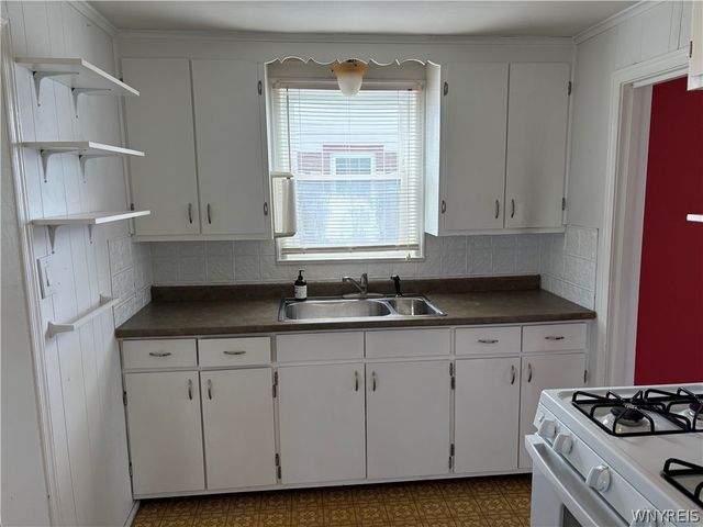 285 Barnsdale Avenue, West Seneca, NY 14224