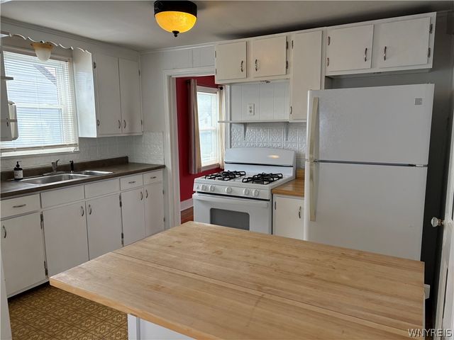 285 Barnsdale Avenue, West Seneca, NY 14224