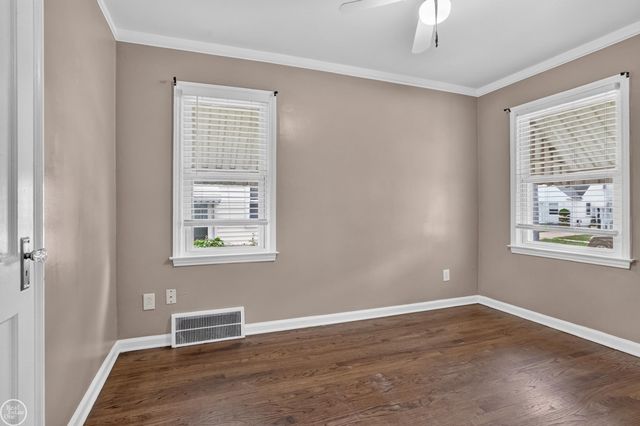 8299 Superior Avenue, Center Line, MI 48015