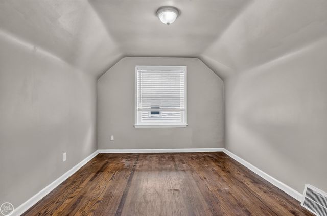 8299 Superior Avenue, Center Line, MI 48015