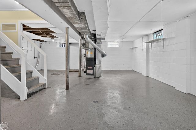 8299 Superior Avenue, Center Line, MI 48015