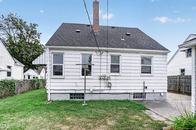 8299 Superior Avenue, Center Line, MI 48015