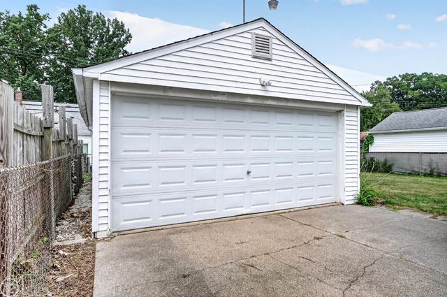 8299 Superior Avenue, Center Line, MI 48015