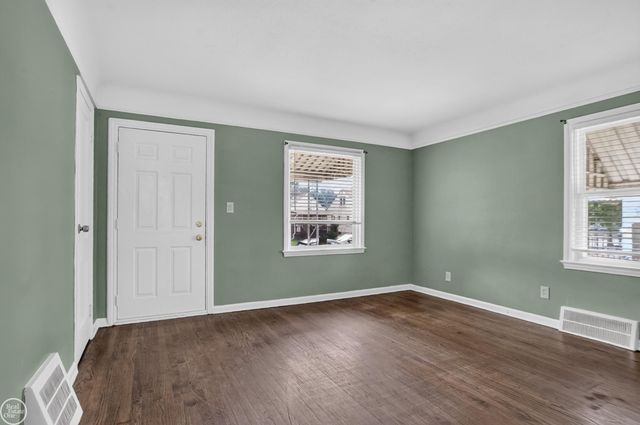 8299 Superior Avenue, Center Line, MI 48015