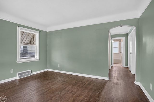 8299 Superior Avenue, Center Line, MI 48015