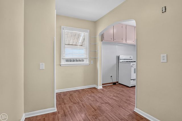 8299 Superior Avenue, Center Line, MI 48015