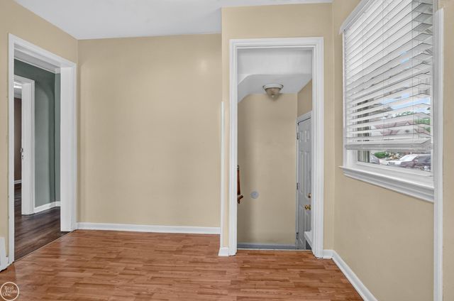 8299 Superior Avenue, Center Line, MI 48015