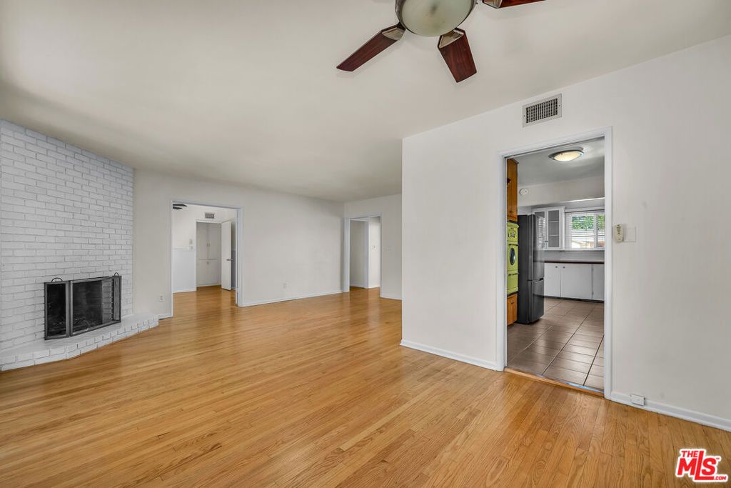 Image 11 of property listing at 13452 Delano Street, Van Nuys, CA 91401