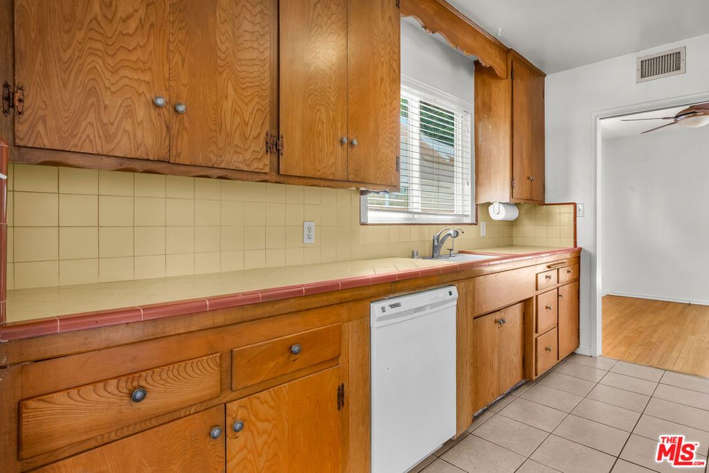 Image 13 of property listing at 13452 Delano Street, Van Nuys, CA 91401