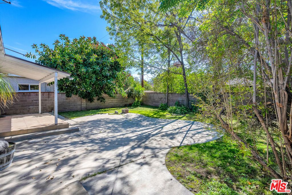 Image 7 of property listing at 13452 Delano Street, Van Nuys, CA 91401