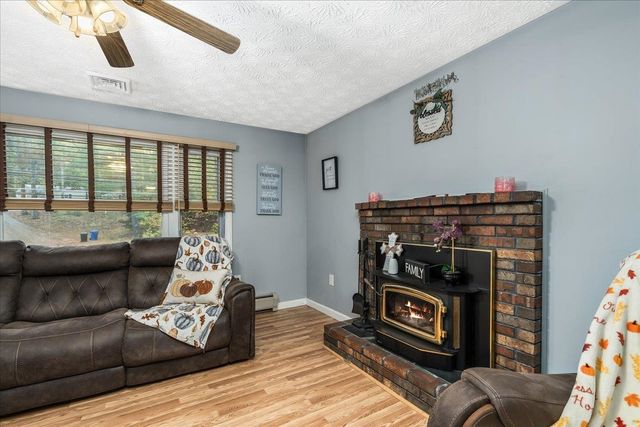 72 Old Derry Road, Londonderry, NH 03053