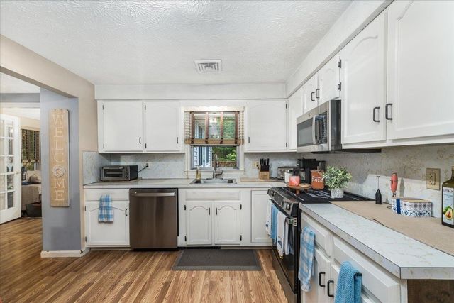 72 Old Derry Road, Londonderry, NH 03053