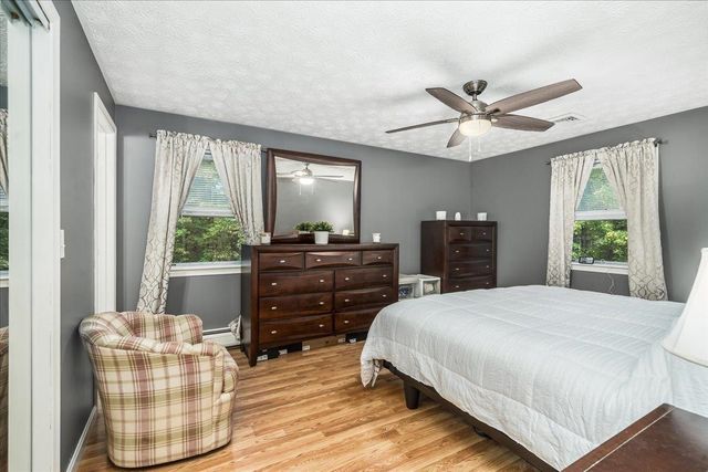 72 Old Derry Road, Londonderry, NH 03053
