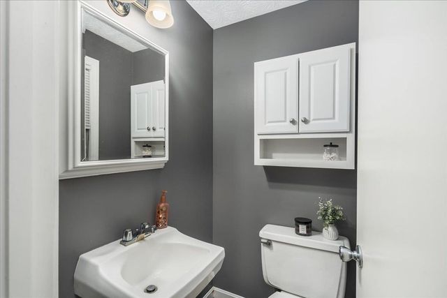 72 Old Derry Road, Londonderry, NH 03053