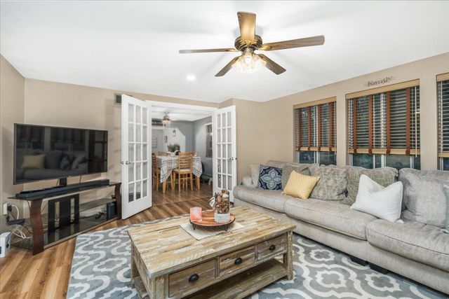 72 Old Derry Road, Londonderry, NH 03053