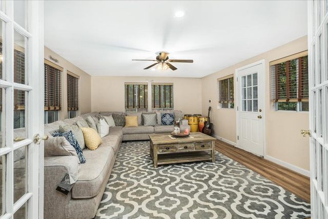 72 Old Derry Road, Londonderry, NH 03053