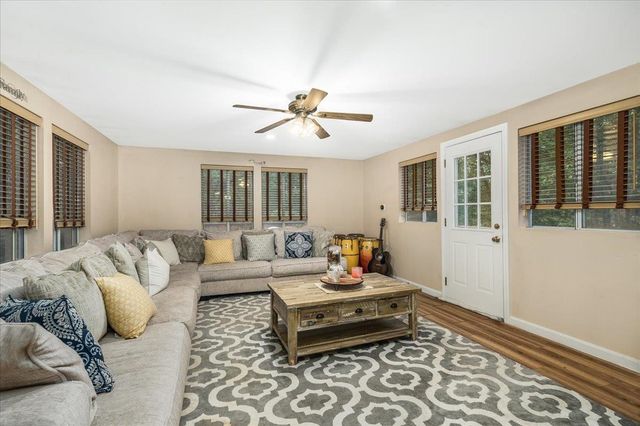 72 Old Derry Road, Londonderry, NH 03053