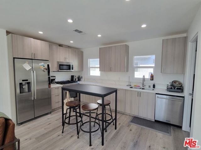 11565 Iowa Avenue, Los Angeles, CA 90025