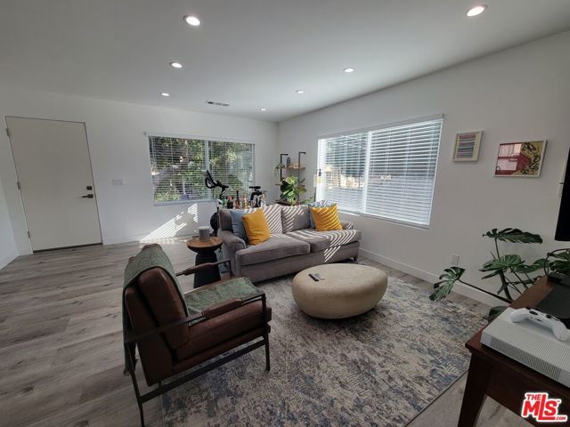 11565 Iowa Avenue, Los Angeles, CA 90025