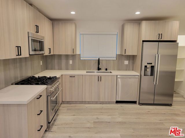 11565 Iowa Avenue, Los Angeles, CA 90025