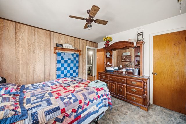 909 S Carlton Street, Ennis, TX 75119