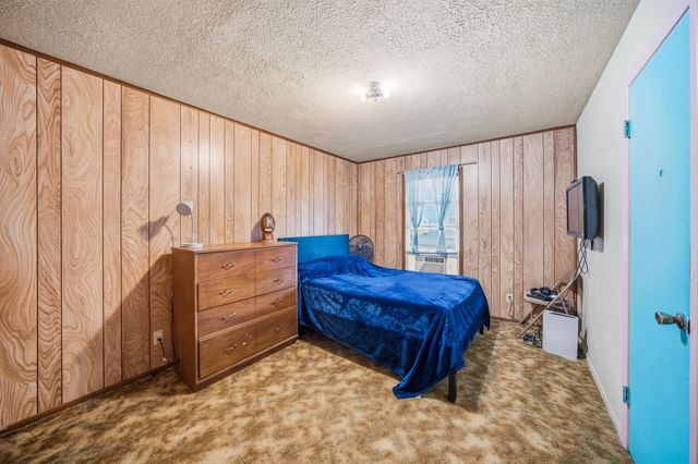 909 S Carlton Street, Ennis, TX 75119