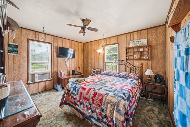 909 S Carlton Street, Ennis, TX 75119