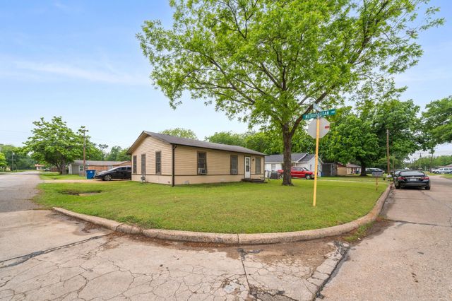 909 S Carlton Street, Ennis, TX 75119