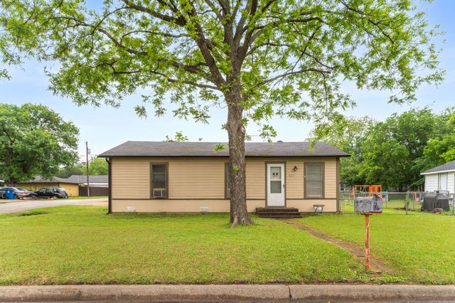 909 S Carlton Street, Ennis, TX 75119