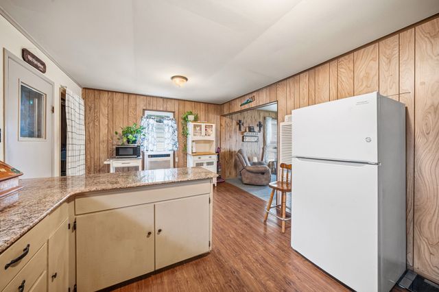 909 S Carlton Street, Ennis, TX 75119