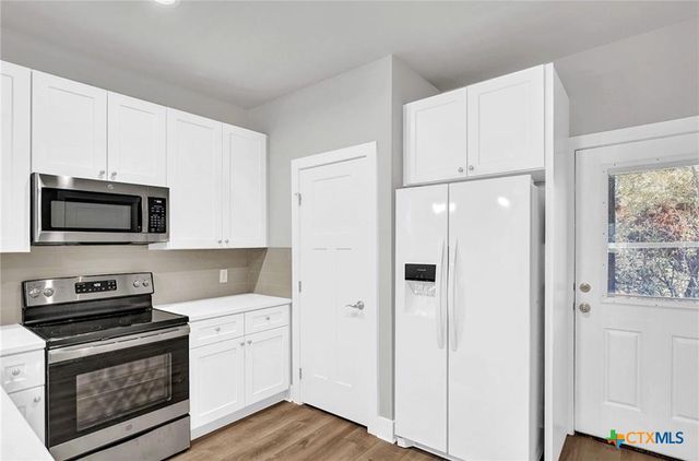 400 Shady Bluff Drive, Wimberley, TX 78676