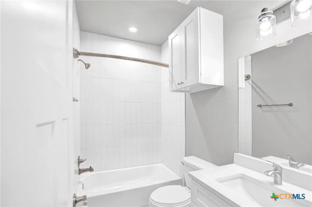 400 Shady Bluff Drive, Wimberley, TX 78676