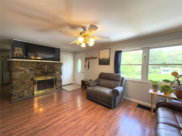 15 Forest Drive, Hyde Park, NY 12538
