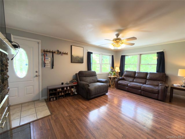 15 Forest Drive, Hyde Park, NY 12538